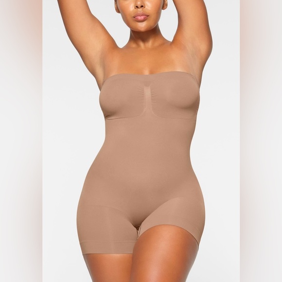 SKIMS Seamless Sculpt Strapless Shortie Bodysuit - NWOT - Color Sienna - SizeXXS - Picture 2 of 5